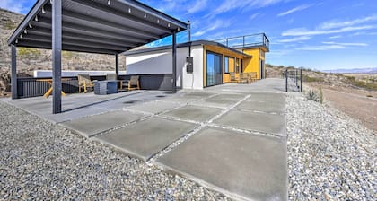 Hilltop Oasis w/ Sweeping Landscape Views