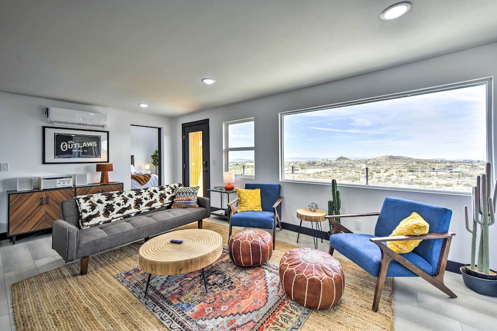 Hilltop Oasis w/ Sweeping Landscape Views - Yucca Valley, CA