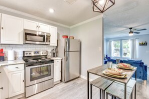 Interior - 7 Mi to Downtown: Atlanta Home w/ Yard (Atlanta)