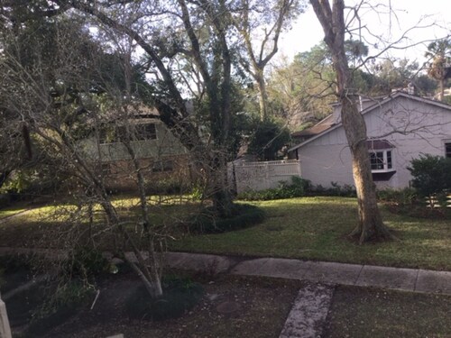 Charming Studio in park-like setting, blocks from Lakefront in New Orleans