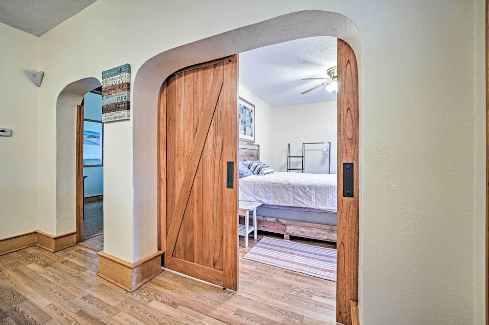All-season Grand Haven Getaway With Deck!