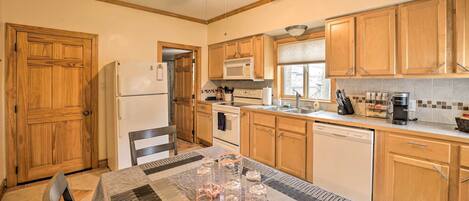 House (3 Bedrooms) | Interior