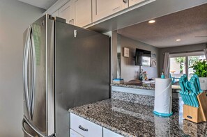 Apartment (2 Bedrooms) | Interior - Sandpiper Cove Escape on Canal - Walk to Beach! (Destin)