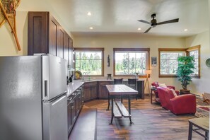 House (1 Bedroom) | Private kitchen | Microwave, blender, cookware/dishes/utensils, ice maker