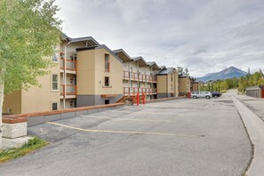 Apartment (2 Bedrooms) | Interior - Silverthorne Condo w/ Lake Views: 10 Mi to Skiing! (Silverthorne)