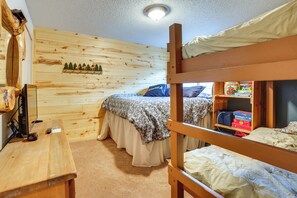 Apartment (2 Bedrooms) | Interior - Silverthorne Condo w/ Lake Views: 10 Mi to Skiing! (Silverthorne)