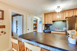 Apartment (2 Bedrooms) | Interior - Silverthorne Condo w/ Lake Views: 10 Mi to Skiing! (Silverthorne)