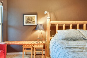 Apartment (2 Bedrooms) | Interior - Silverthorne Condo w/ Lake Views: 10 Mi to Skiing! (Silverthorne)
