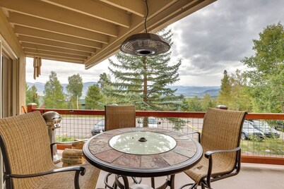 Silverthorne Condo w/ Lake Views: 10 Mi to Skiing!