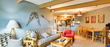 Apartment (2 Bedrooms) | Living area