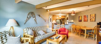 Silverthorne Condo w/ Lake Views: 10 Mi to Skiing!