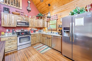 House (1 Bedroom) | Interior - Cozy Couples Getaway w/ Hot Tub: 'fox Ridge Cabin' (Whittier)