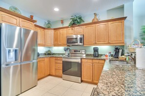 Apartment (3 Bedrooms) | Interior - Coastal Condo w/ Harbor Views: Steps to Beach! (Clearwater Beach)