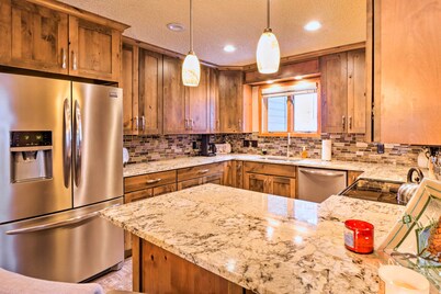 Walk to Shuttle: Breckenridge Retreat w/ Balcony!