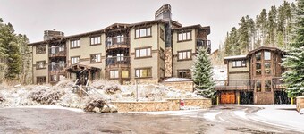 Walk to Shuttle: Breckenridge Retreat w/ Balcony!