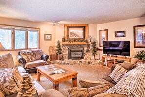 Apartment (2 Bedrooms) | Front of property - Walk to Shuttle: Breckenridge Retreat w/ Balcony! (Breckenridge)