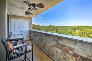 Apartment (2 Bedrooms) | Interior - Hot Springs Retreat: Lake Views w/ Boat Slip (Hot Springs)