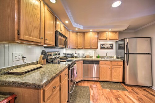 1 Block to Downtown: Cozy Condo by Mirror Lake