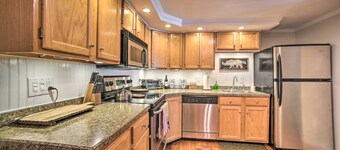 1 Block to Downtown: Cozy Condo by Mirror Lake