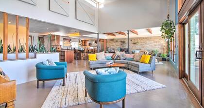 Stylish Monona Home: 2 Blocks to Drink & Dine