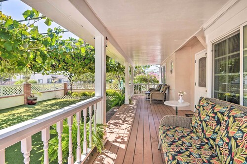 Romantic Pasadena Home w/ Covered Porch!