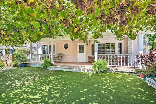 Romantic Pasadena Home w/ Covered Porch!