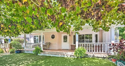 Romantic Pasadena Home w/ Covered Porch!