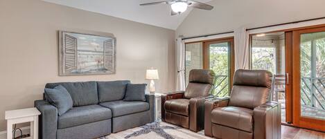 Huvila (1 Bedroom) | Oleskelualue | Televisio