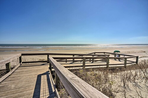 Blissful Kiawah Island Escape: Walk to the Beach!