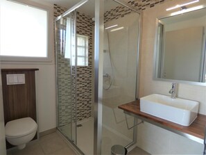 Shower, towels