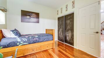 House (5 Bedrooms) | Interior