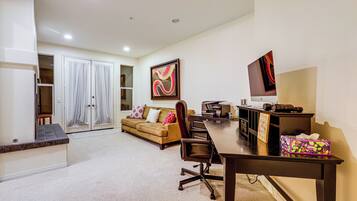 House (5 Bedrooms) | Interior