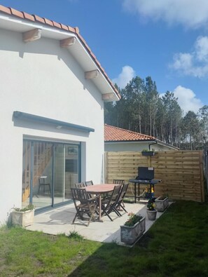 屋外ダイニングエリア