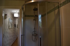 Shower, towels