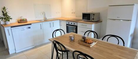 Microwave, dishwasher