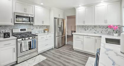 4 Mi to Dtwn Reno: Sleek Family Retreat!