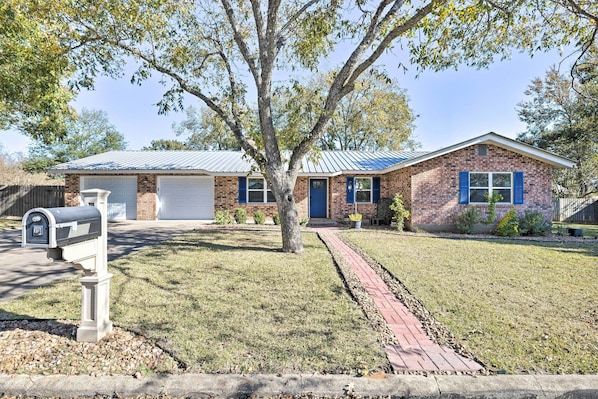 House (3 Bedrooms) | Interior - Updated 'blue Door Haus' ~ 1 Mi to Main St! (Fredericksburg)