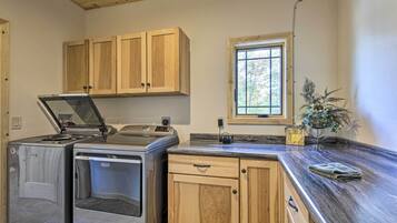 Rumah (4 Bedrooms) | Interior