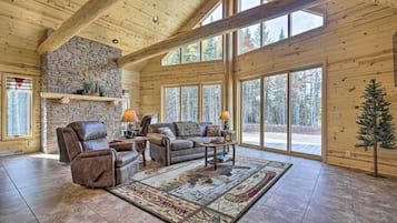 House (4 Bedrooms) | Front of property