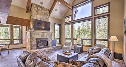 3 Fireplaces & Mtn View: Luxe Home in Breckenridge