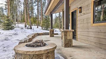 House (5 Bedrooms) | Interior