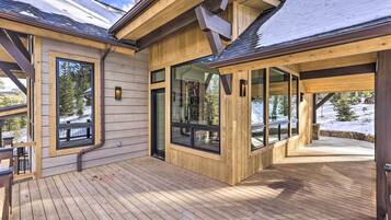 House (5 Bedrooms) | Interior