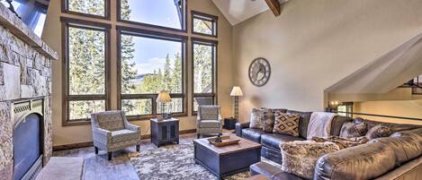 House (5 Bedrooms) | Interior