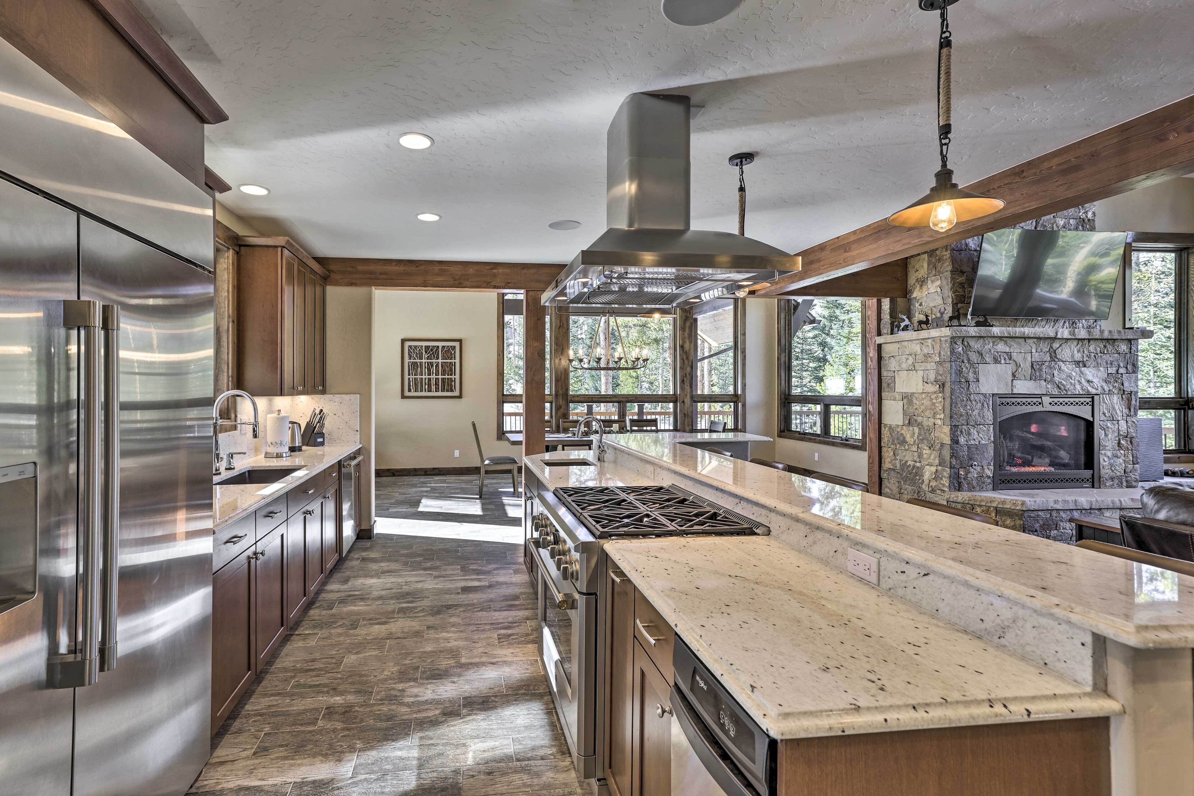 House (5 Bedrooms) | Interior