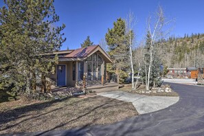 Interior - Resort Perks & Mtn Views: Breckenridge Cabin! (Breckenridge)