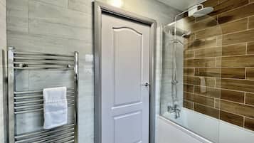 Family House | Bathroom