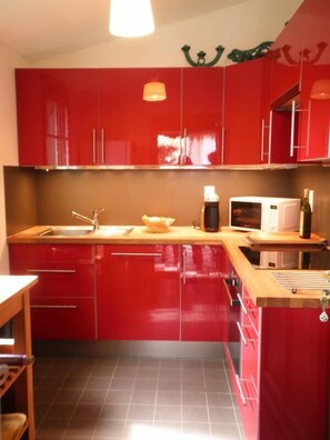 Micro-ondes, plaque de cuisson, lave-vaisselle
