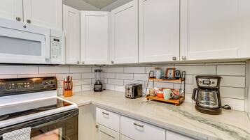 Apartment (1 Bedroom) | Interior