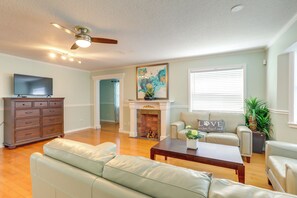 House (5 Bedrooms) | Interior - 4 Mi to Beaches: Alluring Largo Hideaway! (Largo)