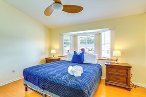 House (5 Bedrooms) | Interior - 4 Mi to Beaches: Alluring Largo Hideaway! (Largo)